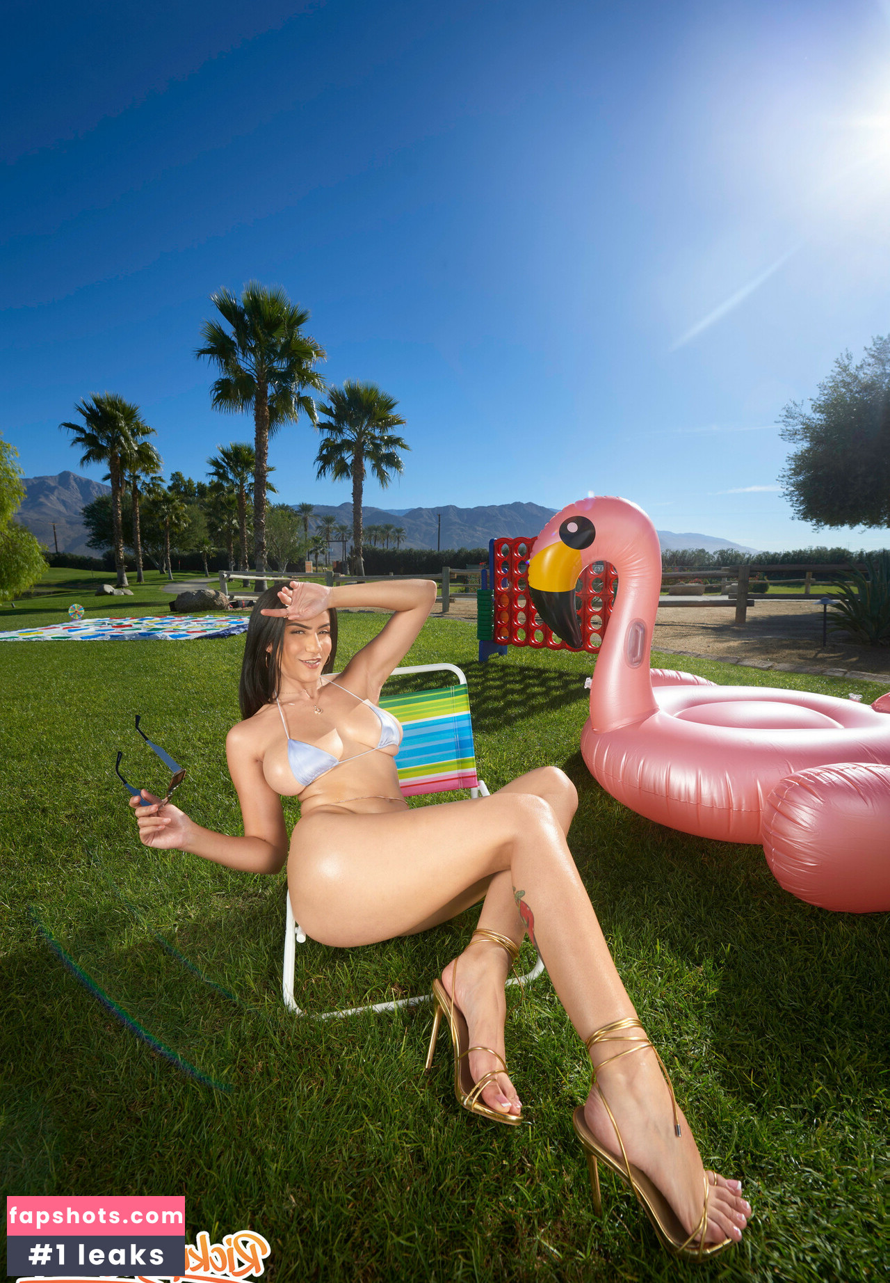 Roxiesin nude babe gallery