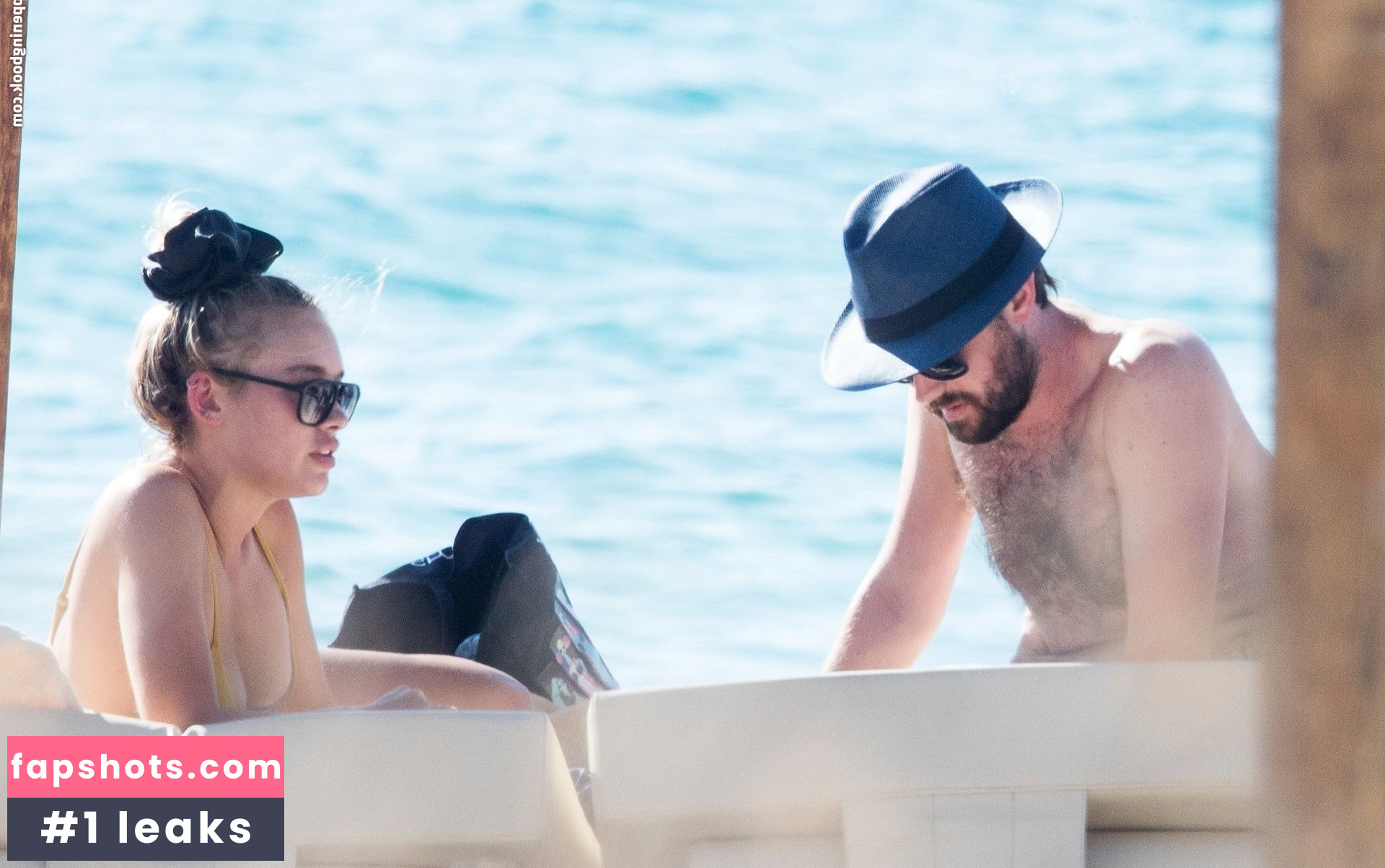 Roxy Horner nude babe gallery