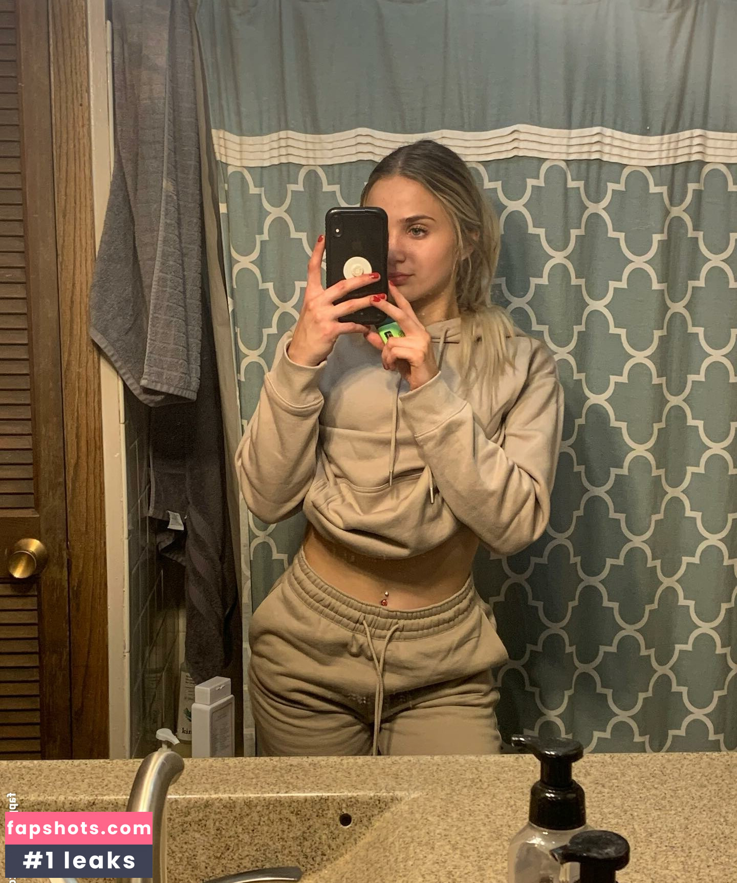 Royal Papaya gallery photo #75