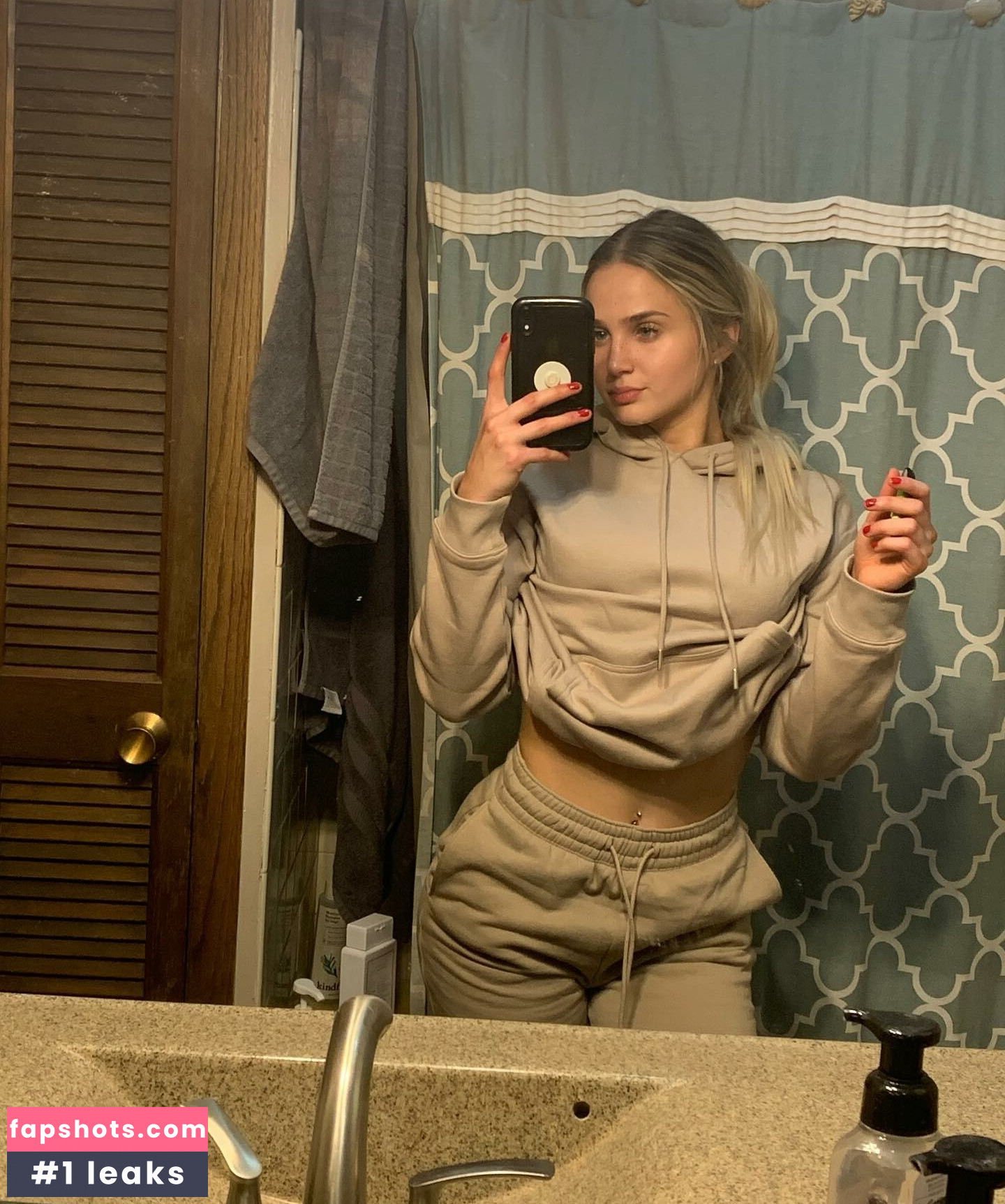 Royal Papaya gallery photo #76