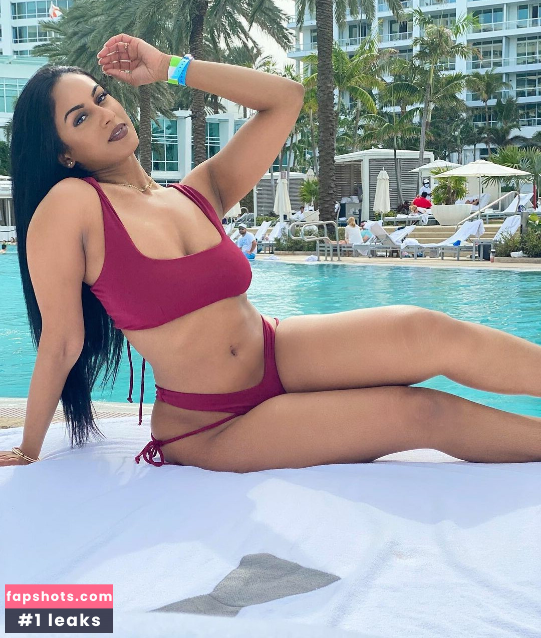 Rozay Rose nude babe gallery