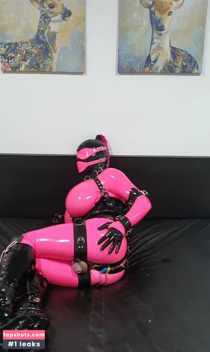 rubberbuns nude babe gallery