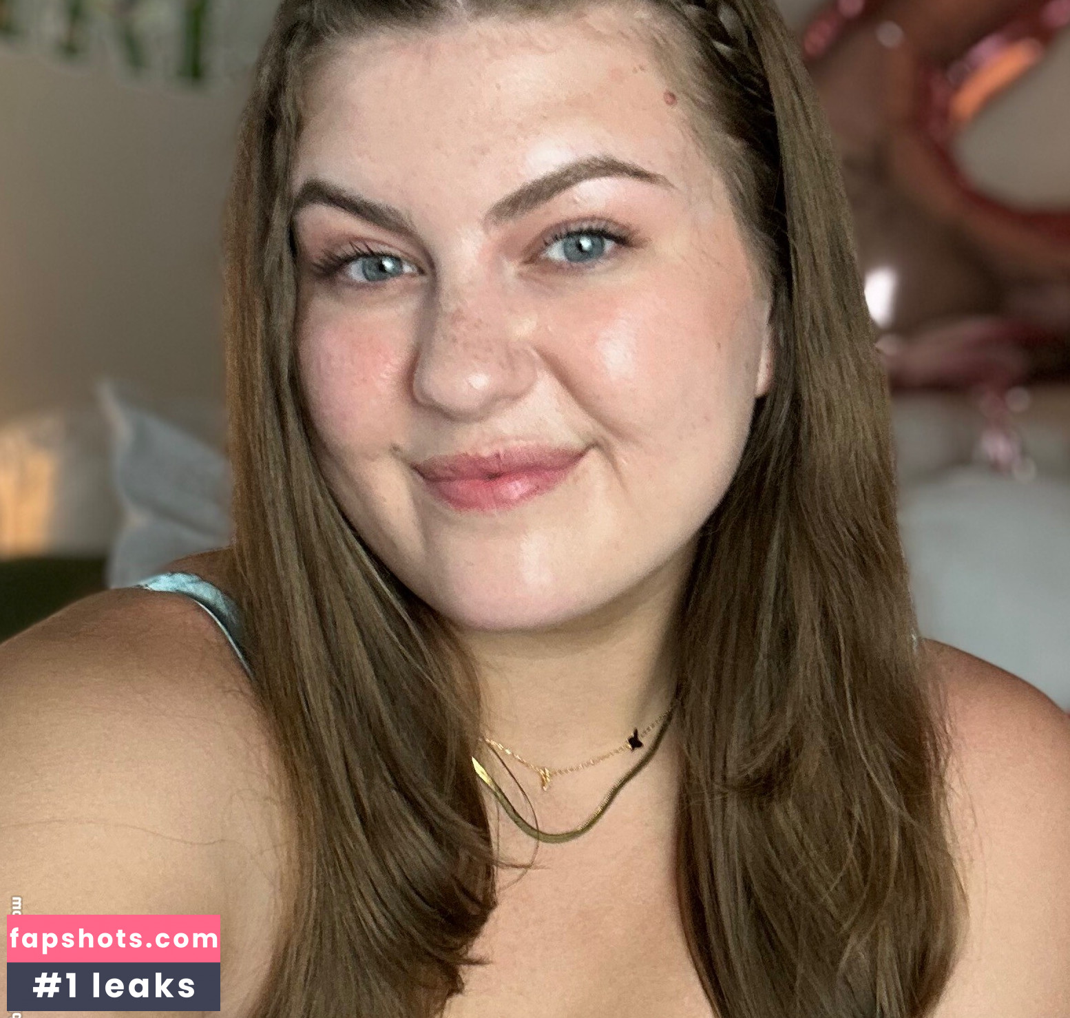 Ruby Peach nude babe gallery