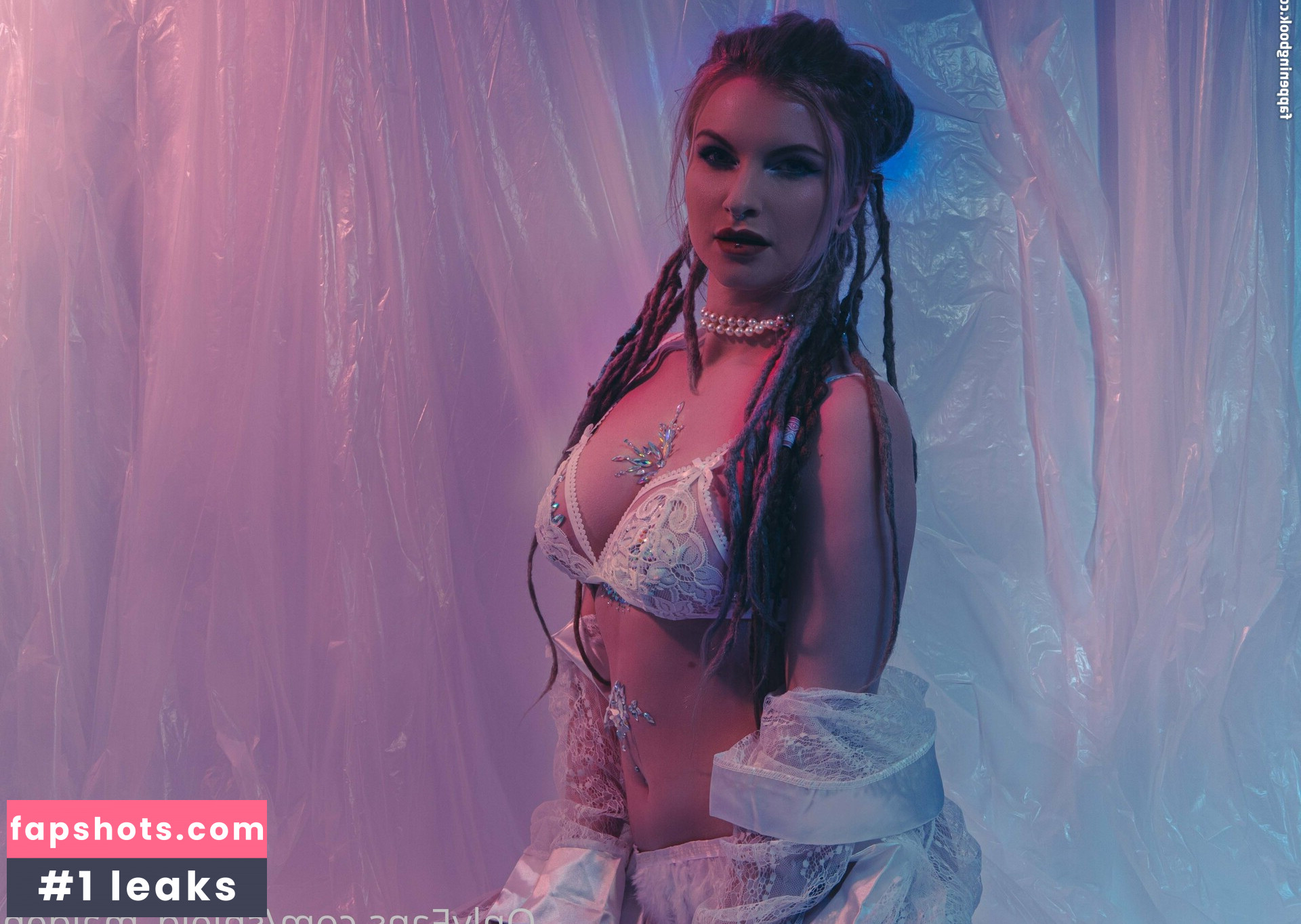 Ruby True gallery photo #16