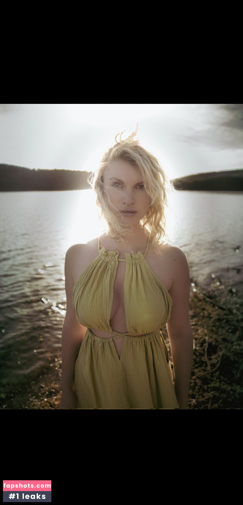 Ruby True gallery photo #25