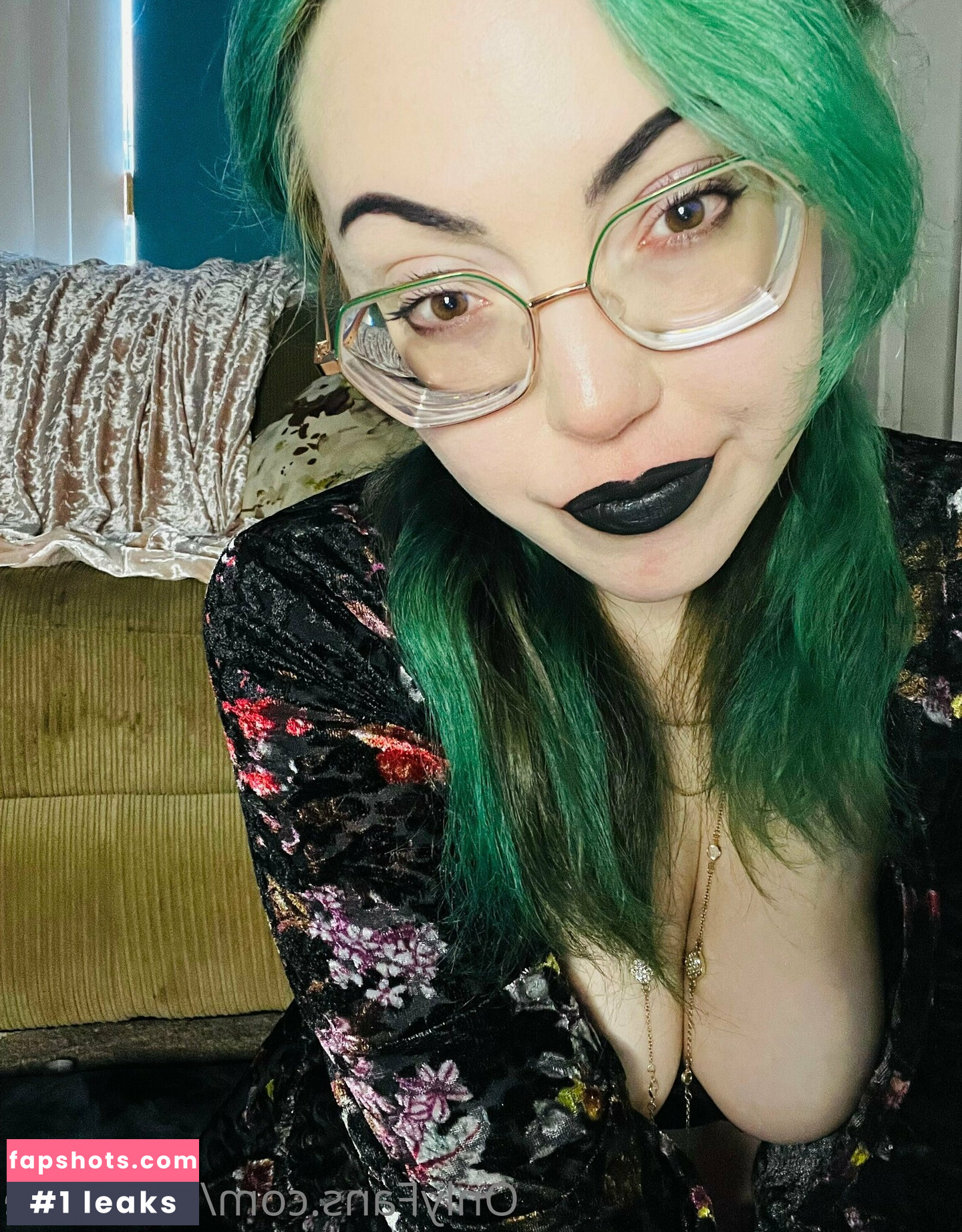 rueeruee gallery photo #5