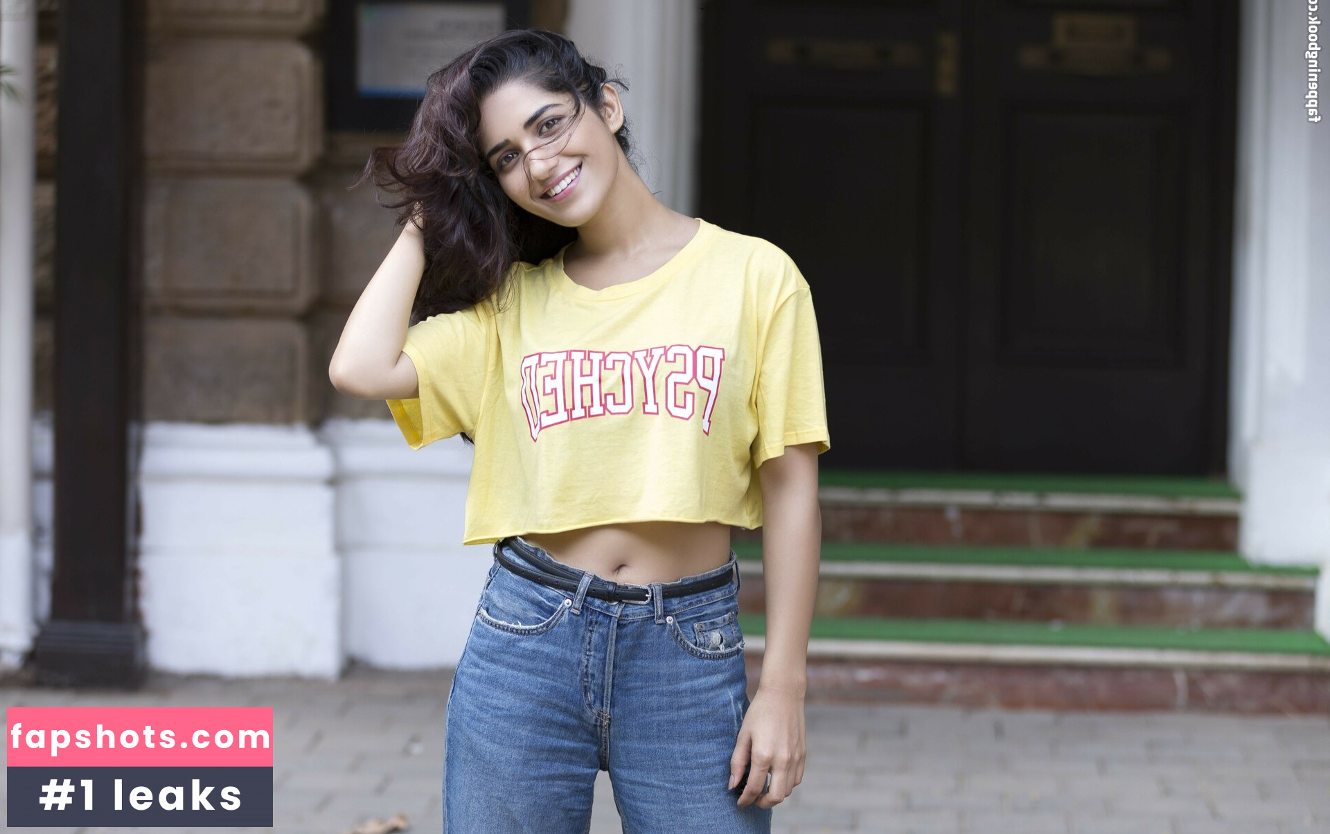 Ruhani Sharma gallery photo #2