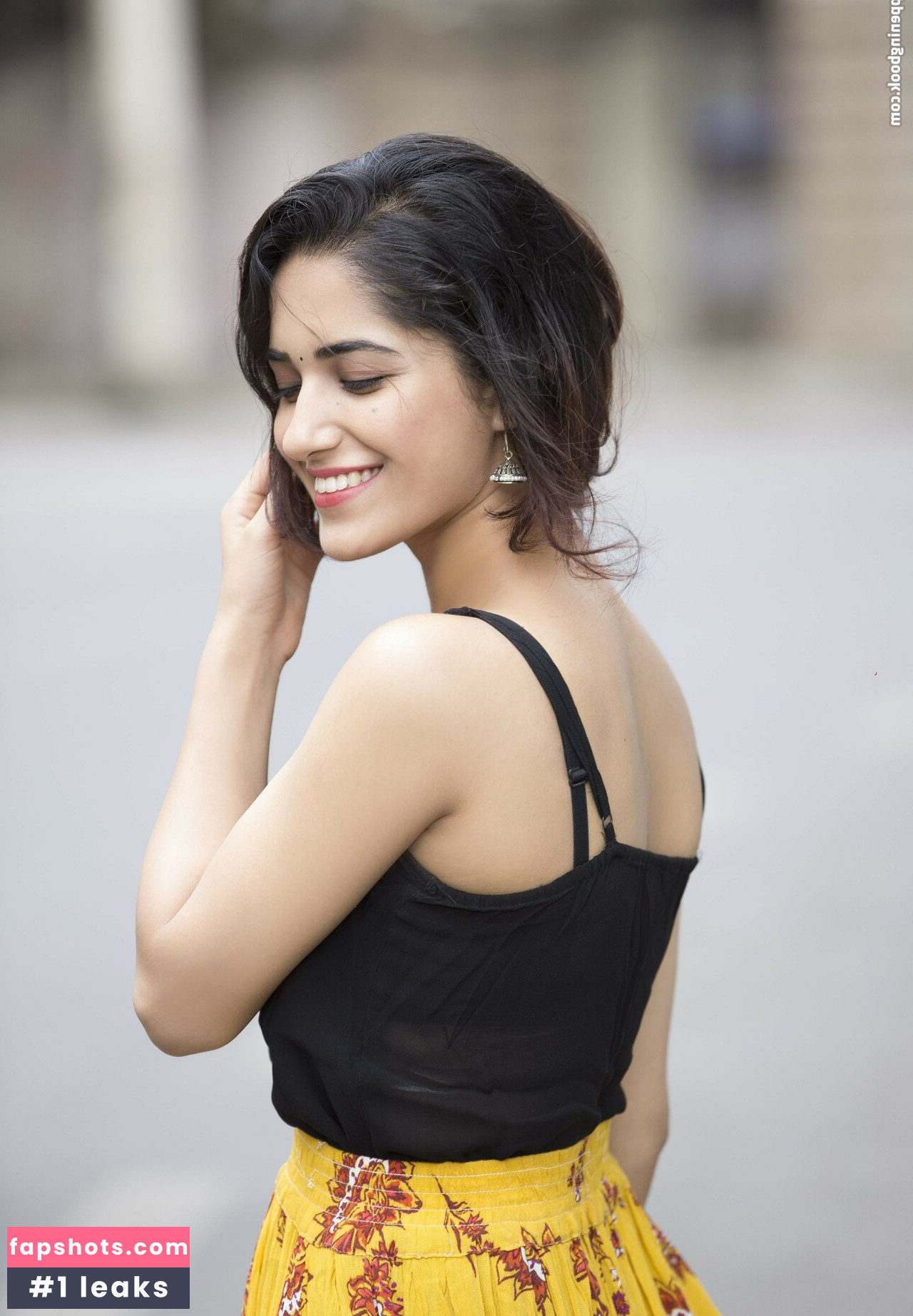 Ruhani Sharma gallery photo #11