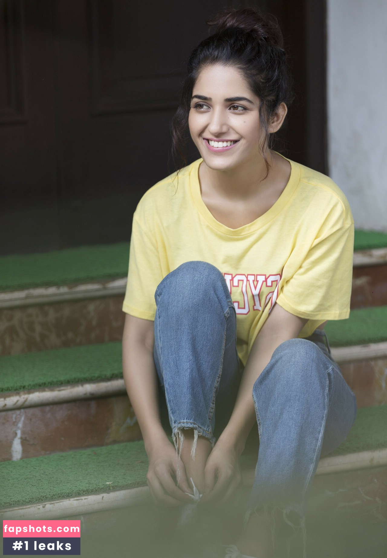 Ruhani Sharma gallery photo #13