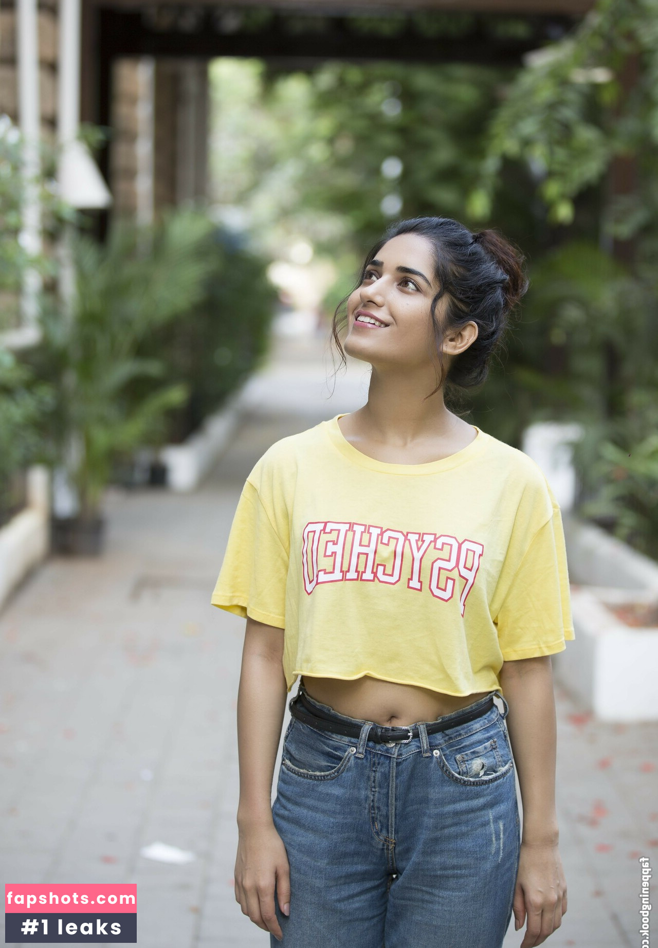 Ruhani Sharma gallery photo #14