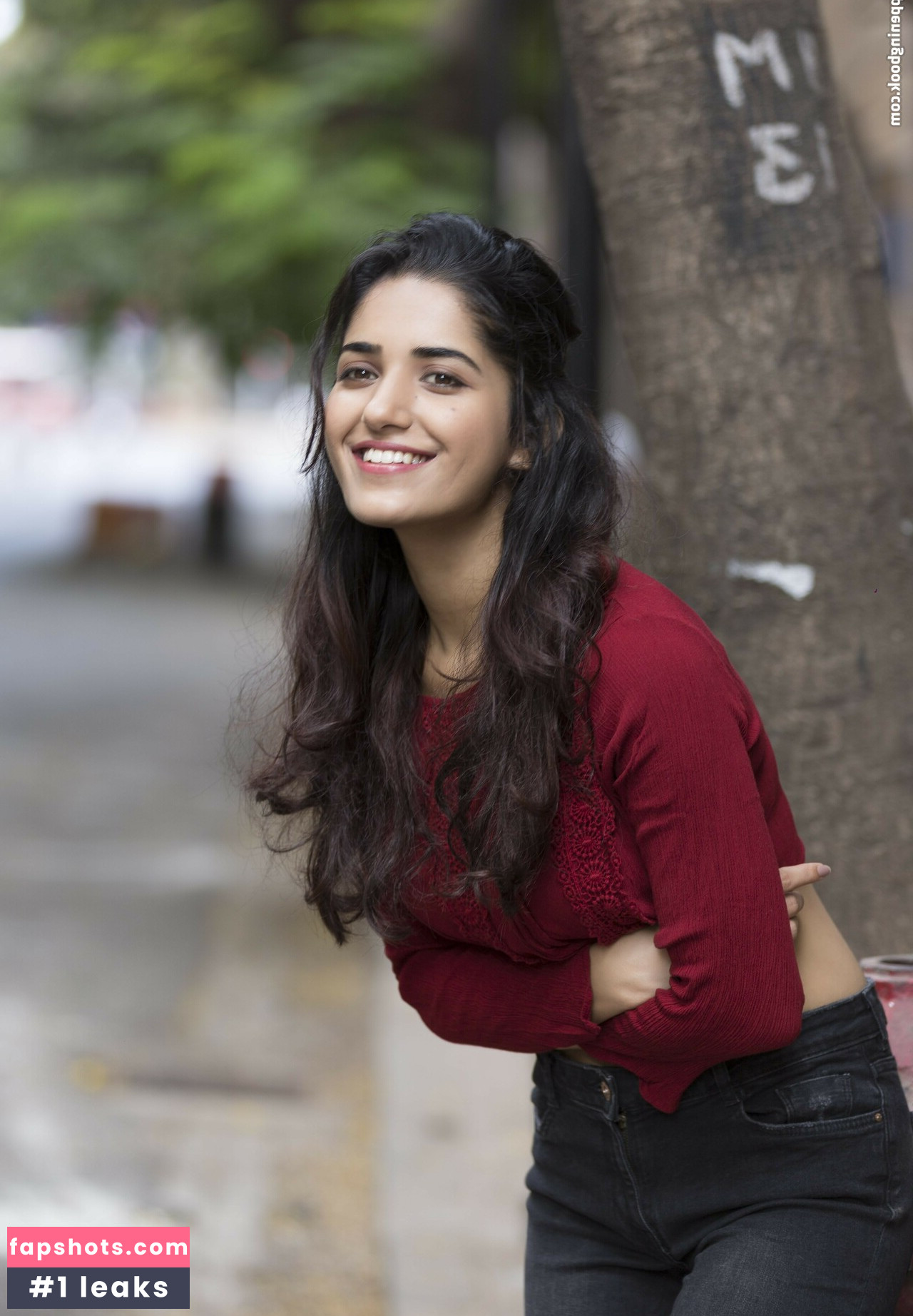 Ruhani Sharma gallery photo #3