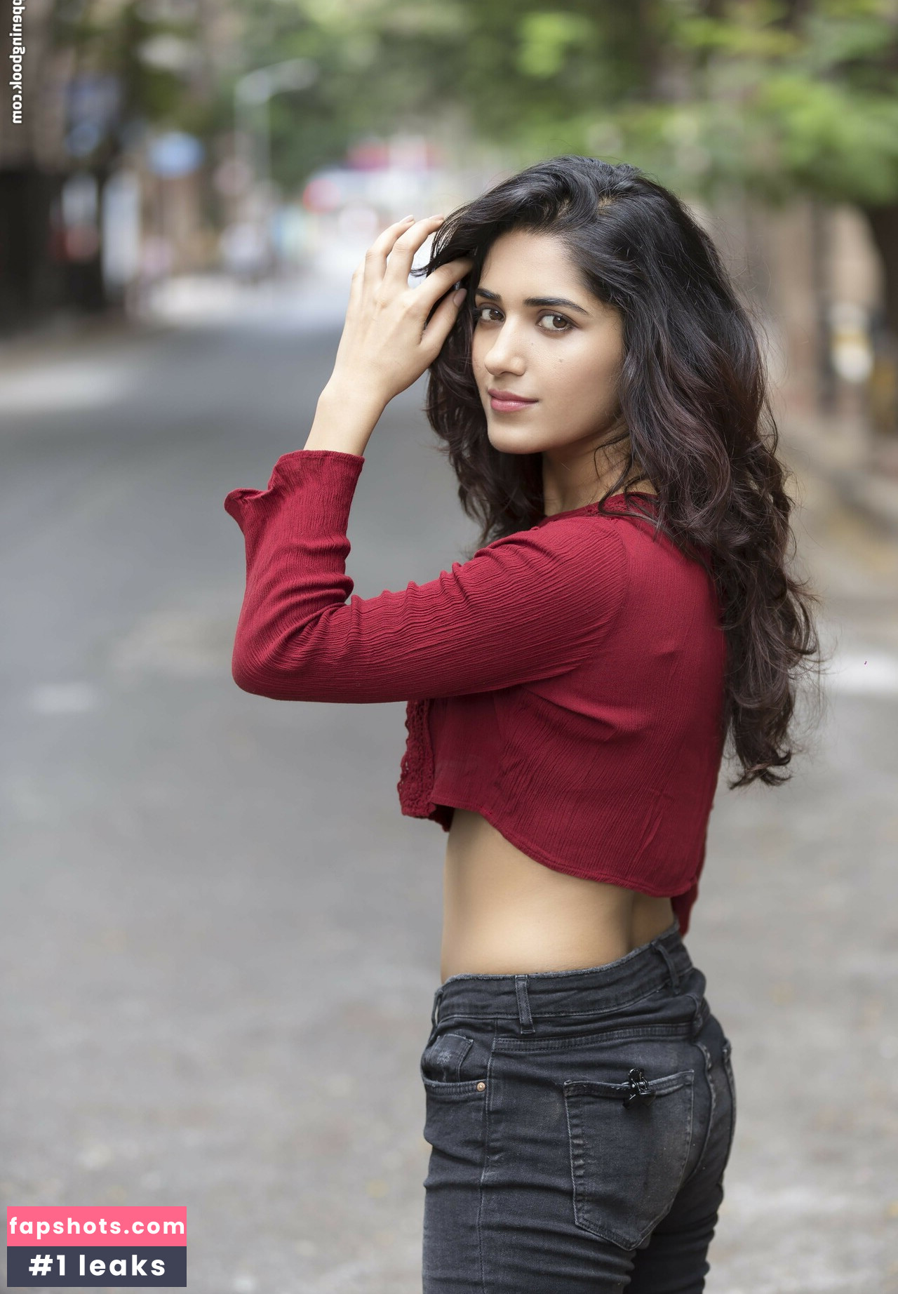 Ruhani Sharma gallery photo #4