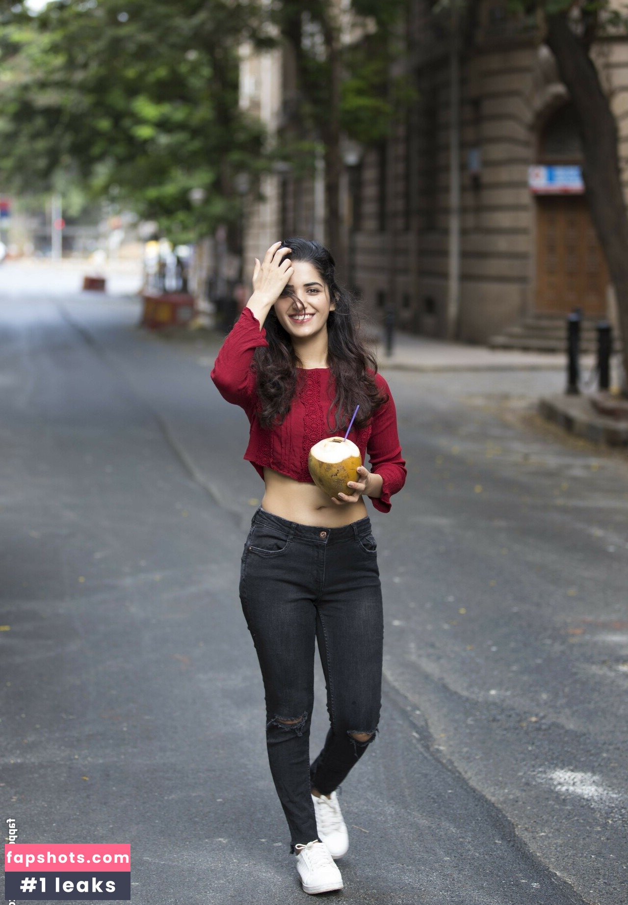 Ruhani Sharma gallery photo #10