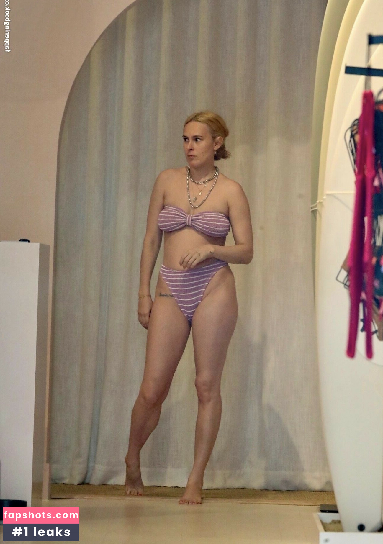 Rumer Willis gallery photo #24