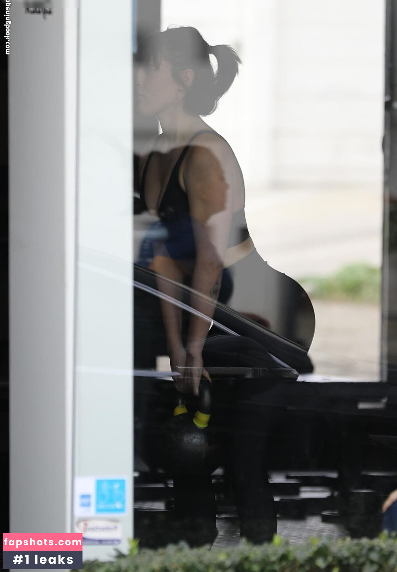 Rumer Willis gallery photo #6