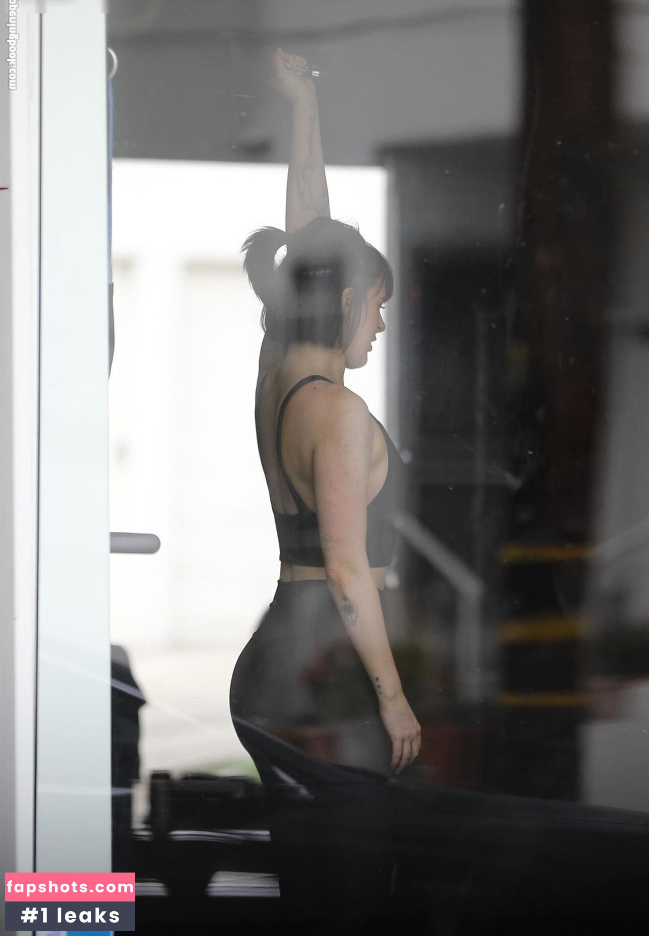 Rumer Willis gallery photo #7