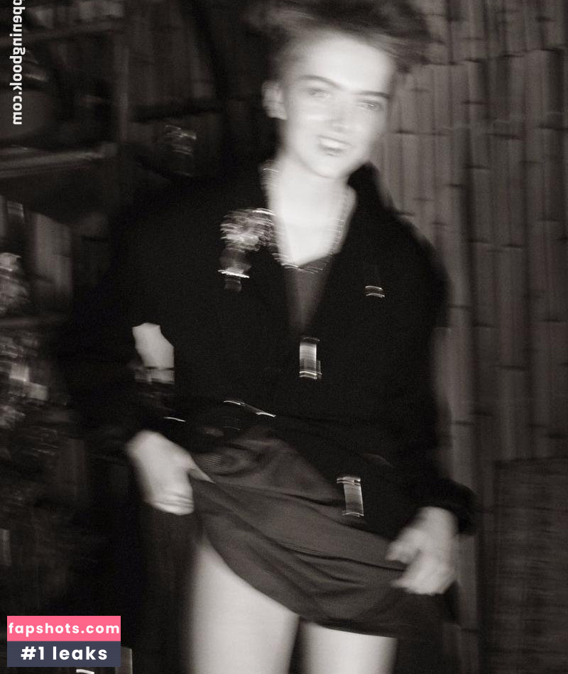 Ruth Bell gallery photo #8