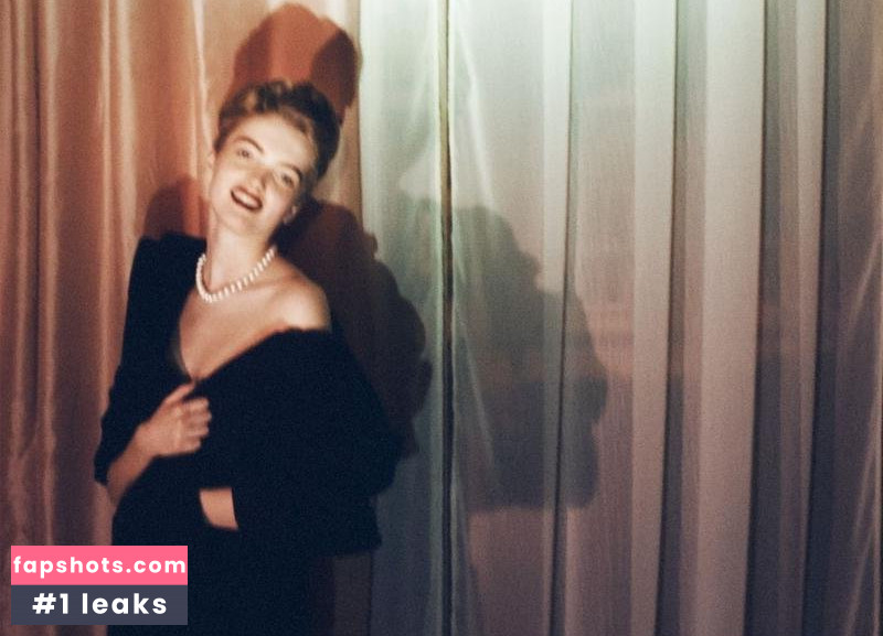 Ruth Bell gallery photo #9