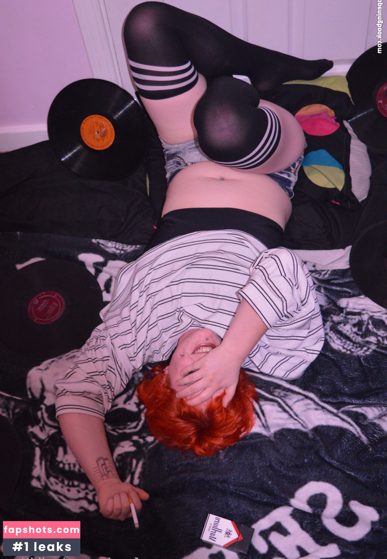 RxdKittxn nude babe gallery