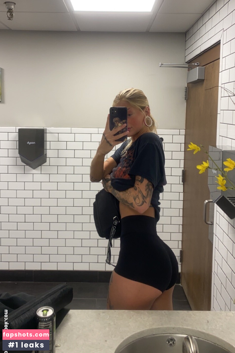 Ryrenee gallery photo #17