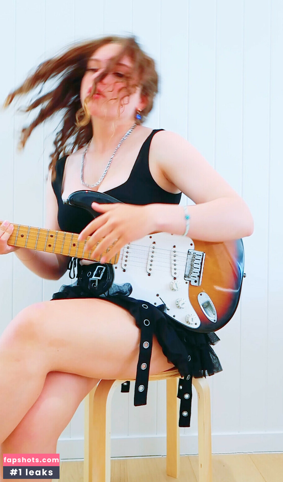 Sabre Norris gallery photo #7