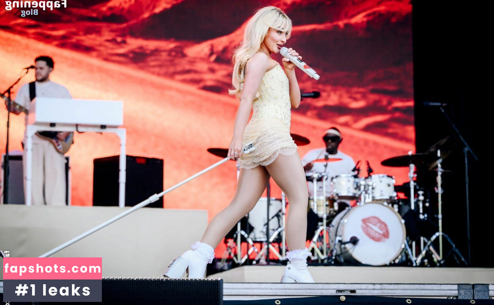 Sabrina Carpenter gallery photo #1244