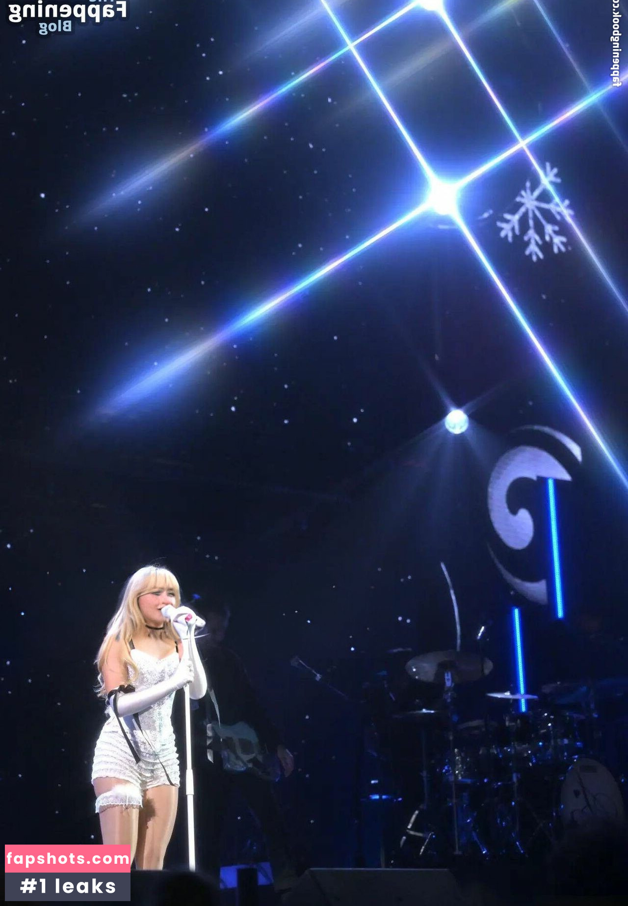 Sabrina Carpenter gallery photo #1655