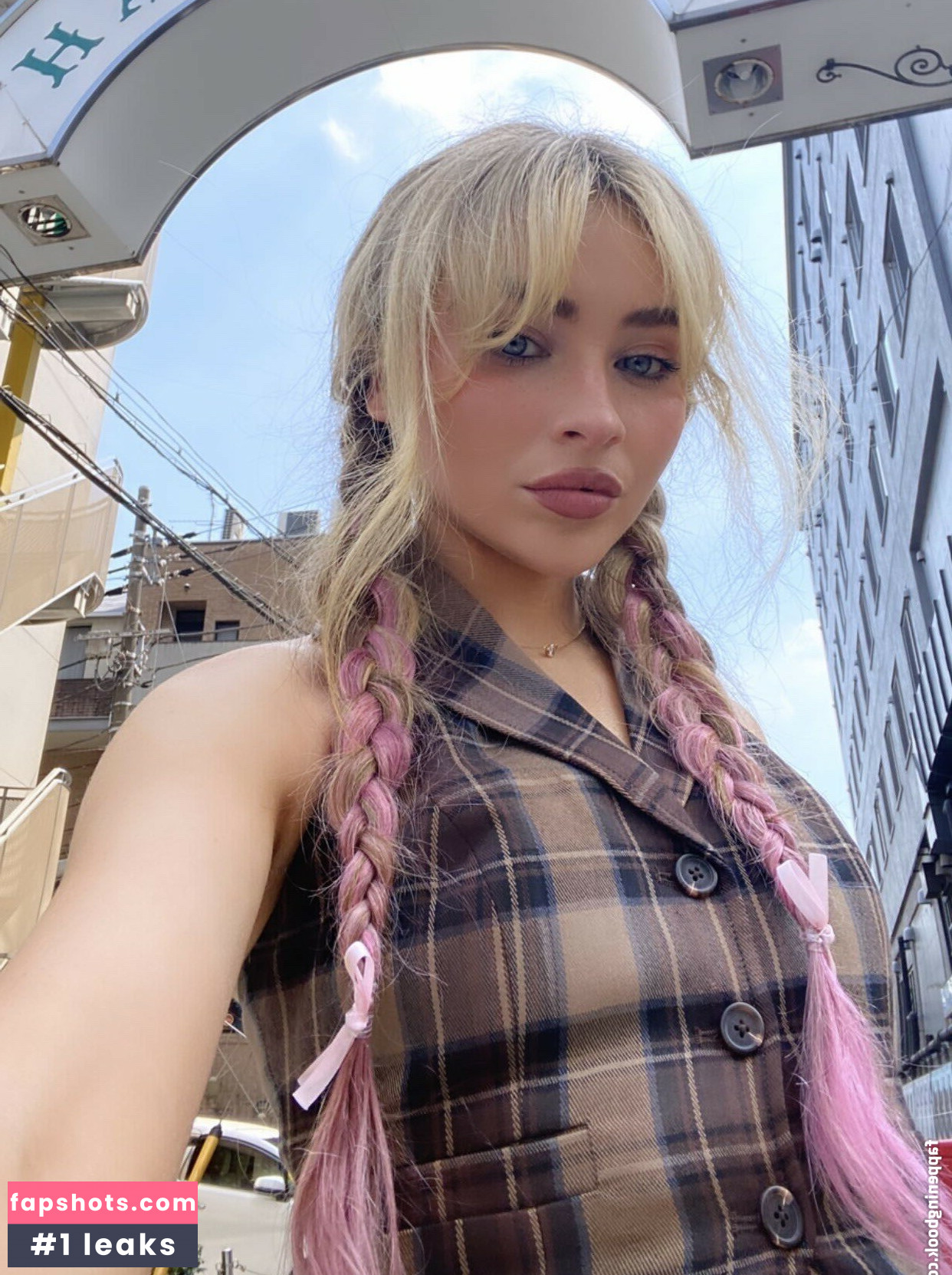 Sabrina Carpenter gallery photo #2240