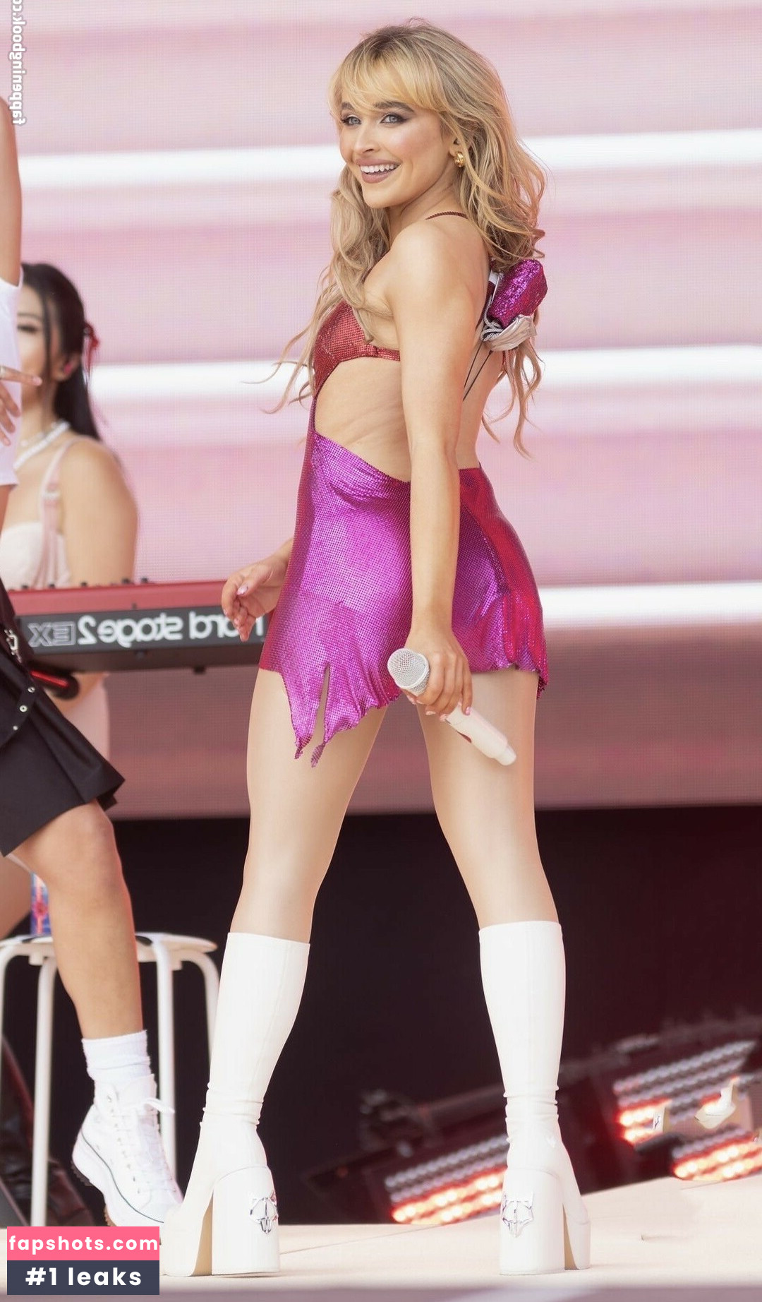 Sabrina Carpenter gallery photo #2299