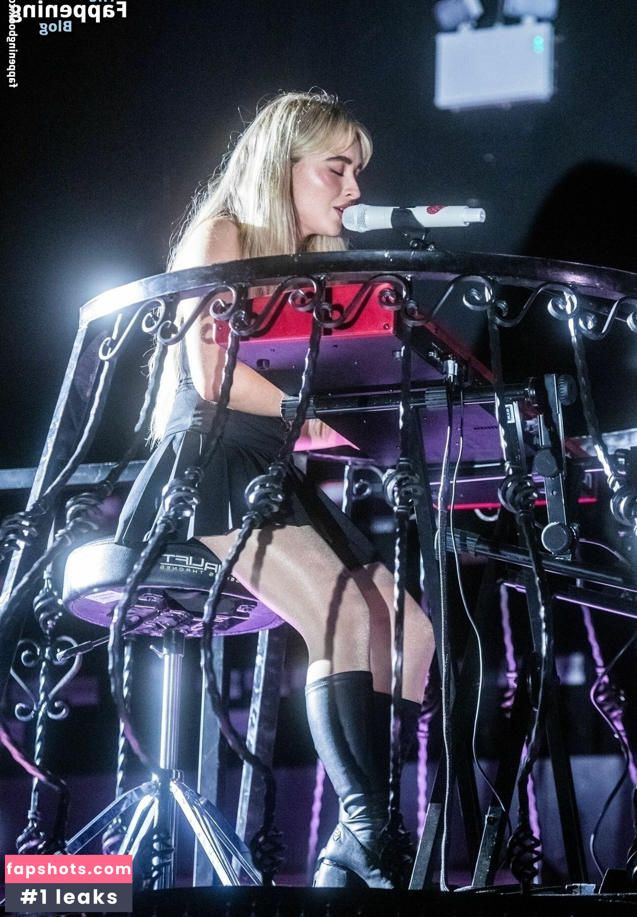 Sabrina Carpenter gallery photo #2345