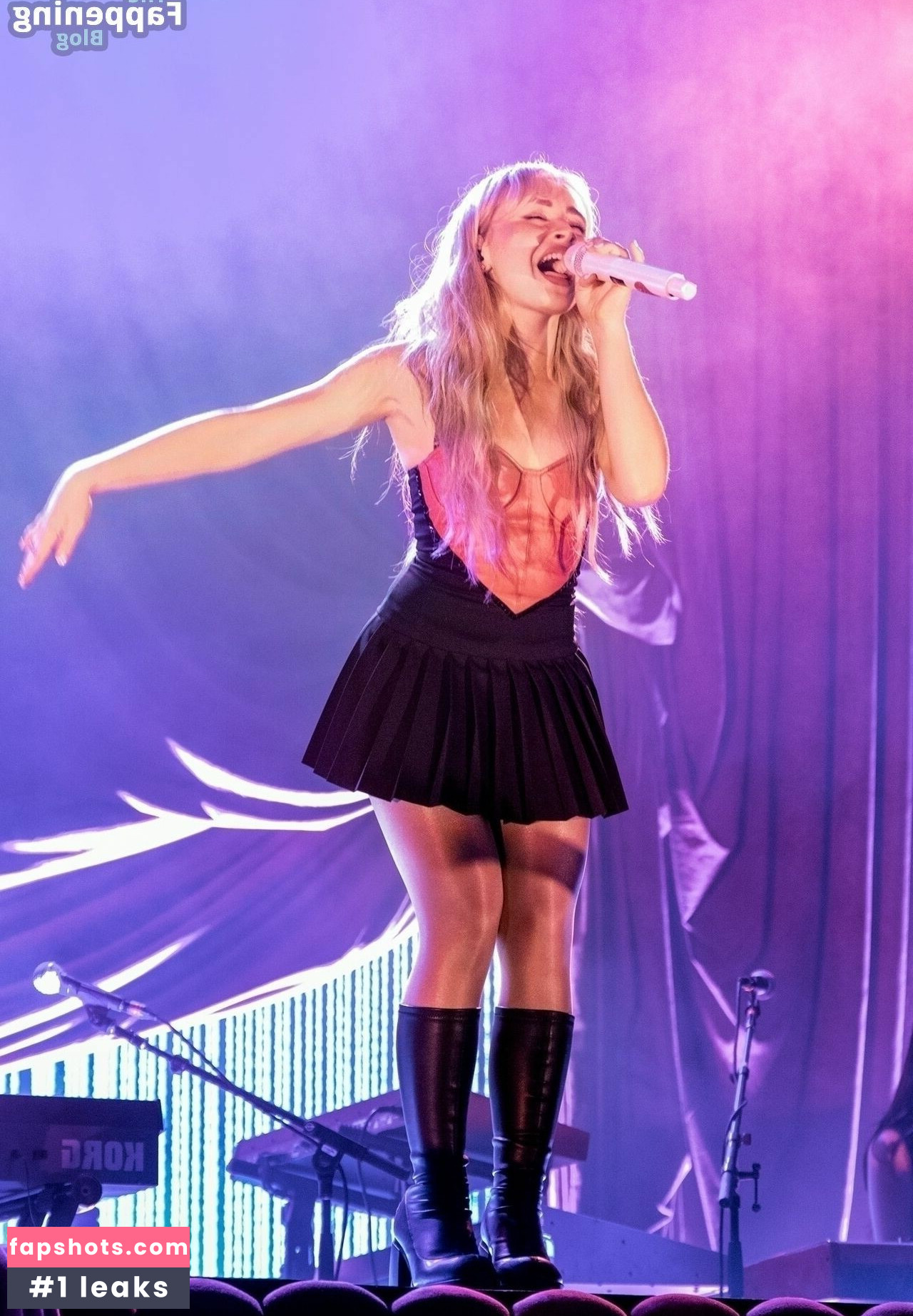 Sabrina Carpenter gallery photo #2348