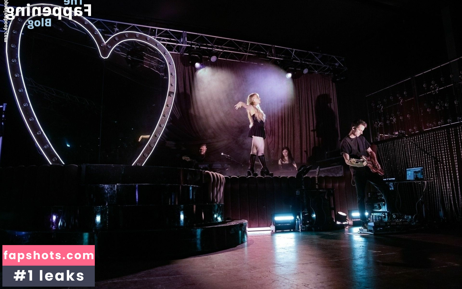 Sabrina Carpenter gallery photo #2356