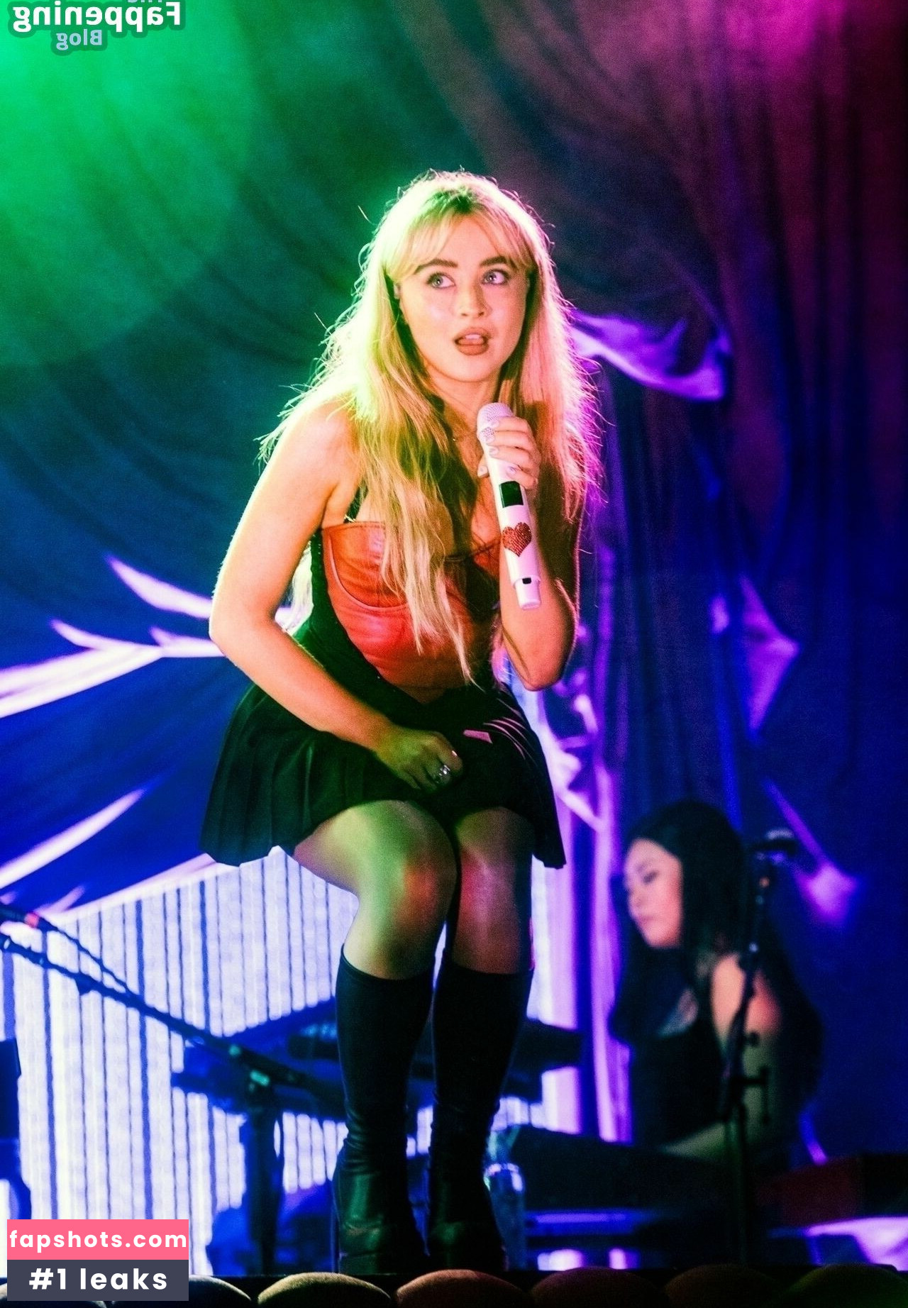 Sabrina Carpenter gallery photo #2359