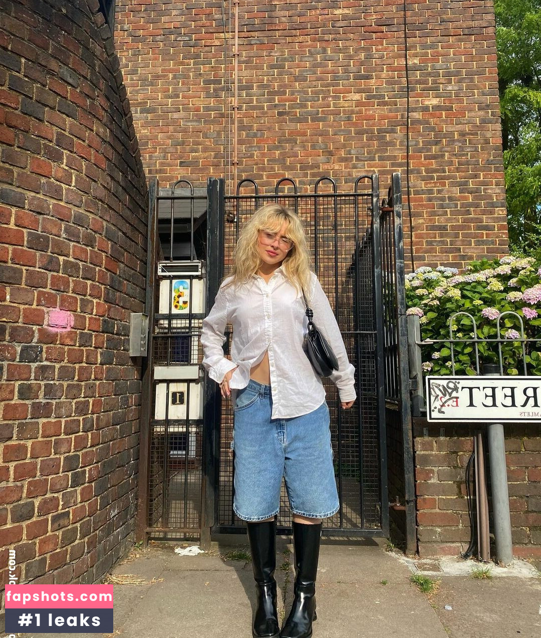 Sabrina Carpenter gallery photo #2400