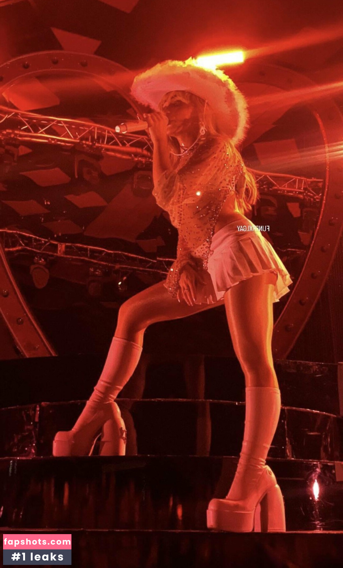 Sabrina Carpenter gallery photo #2419