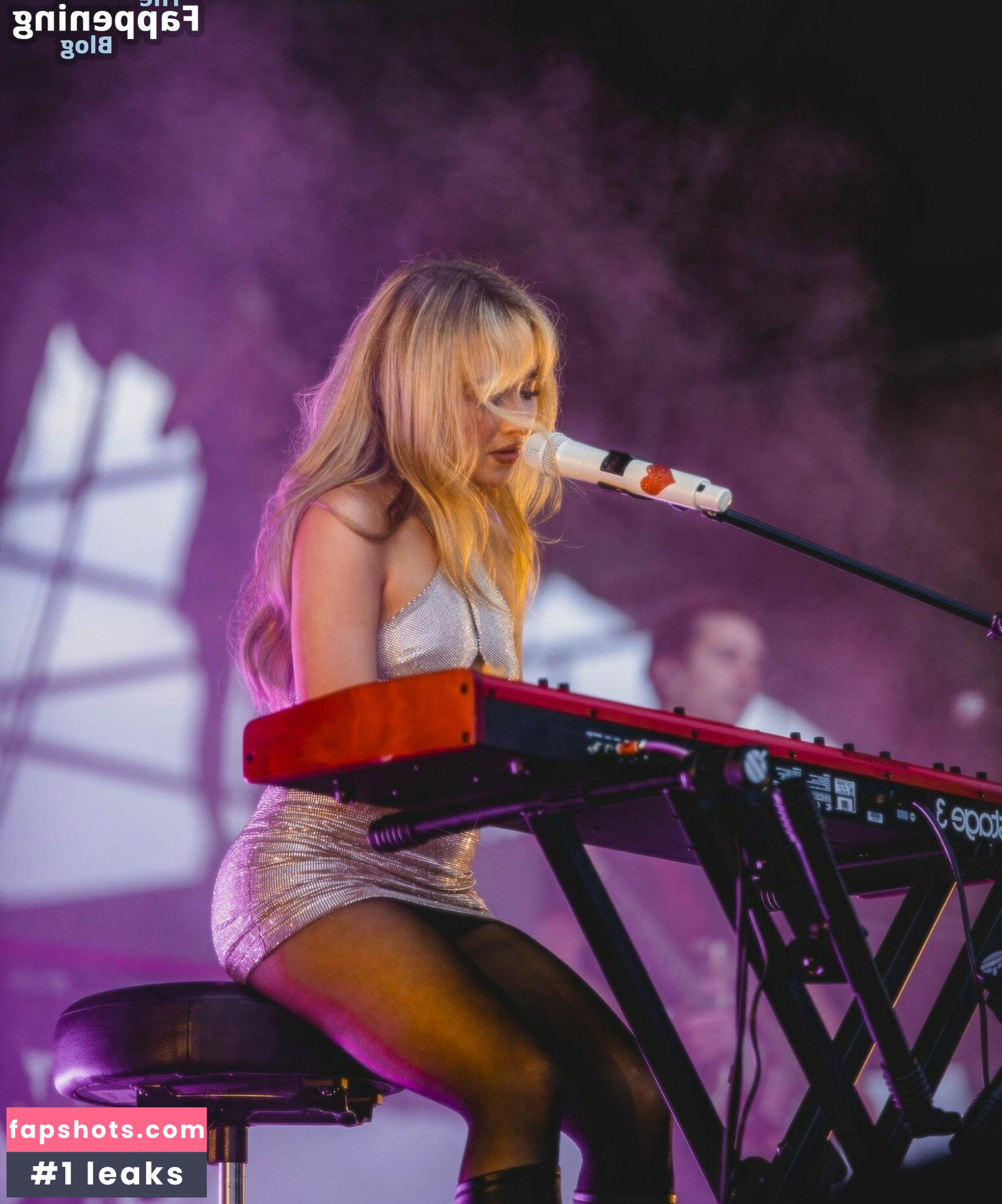 Sabrina Carpenter gallery photo #2542