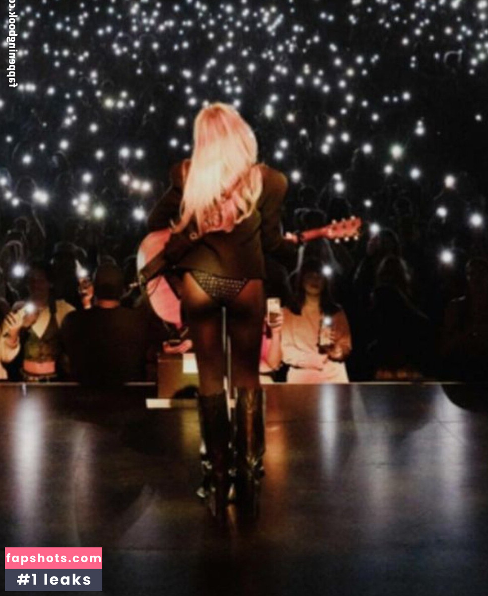 Sabrina Carpenter gallery photo #2569