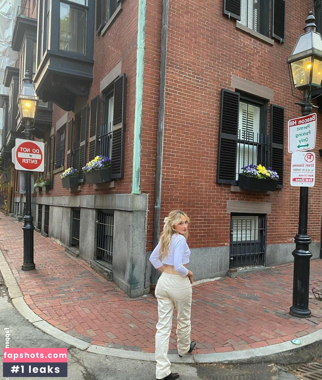 Sabrina Carpenter gallery photo #2573