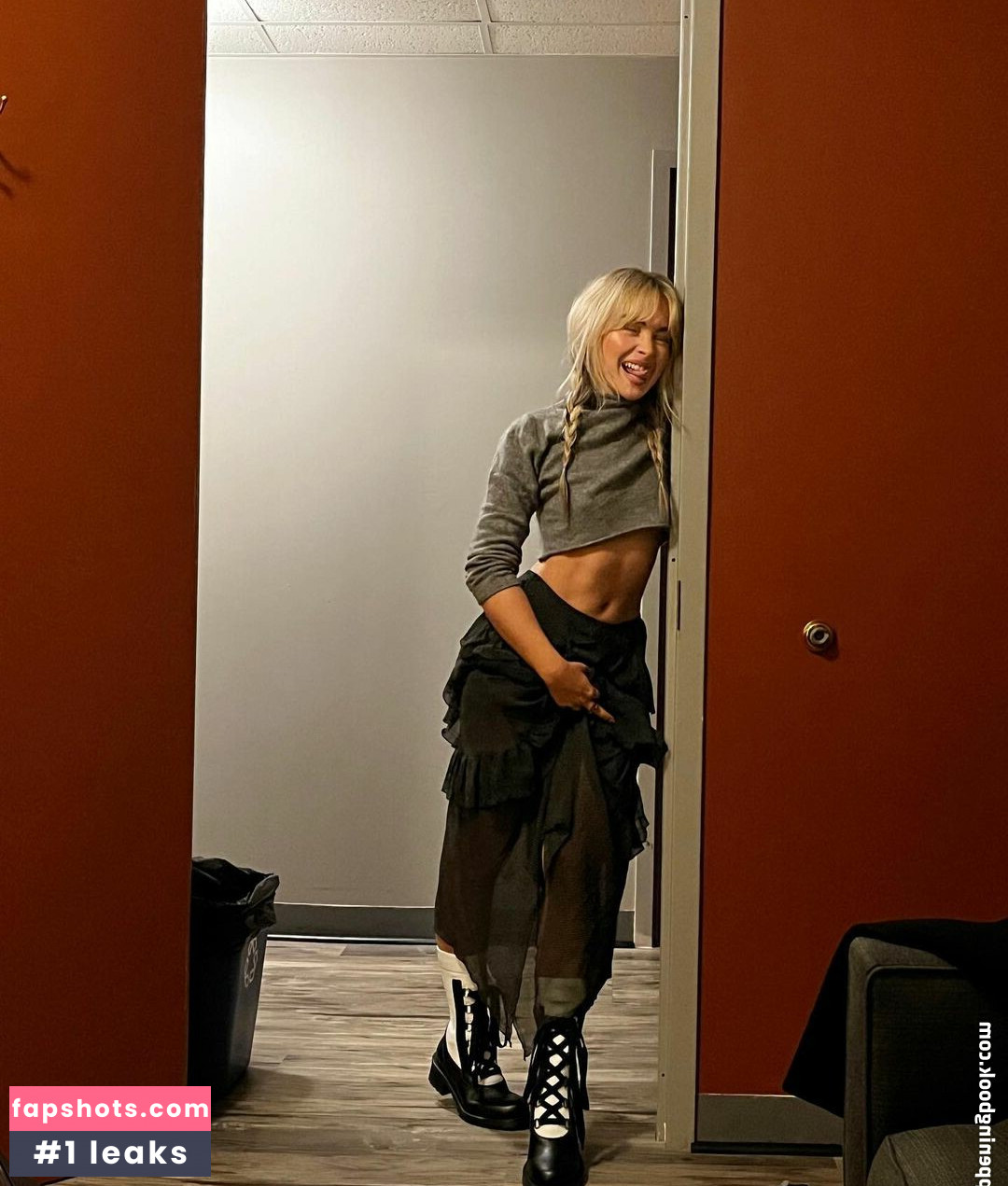 Sabrina Carpenter gallery photo #2581