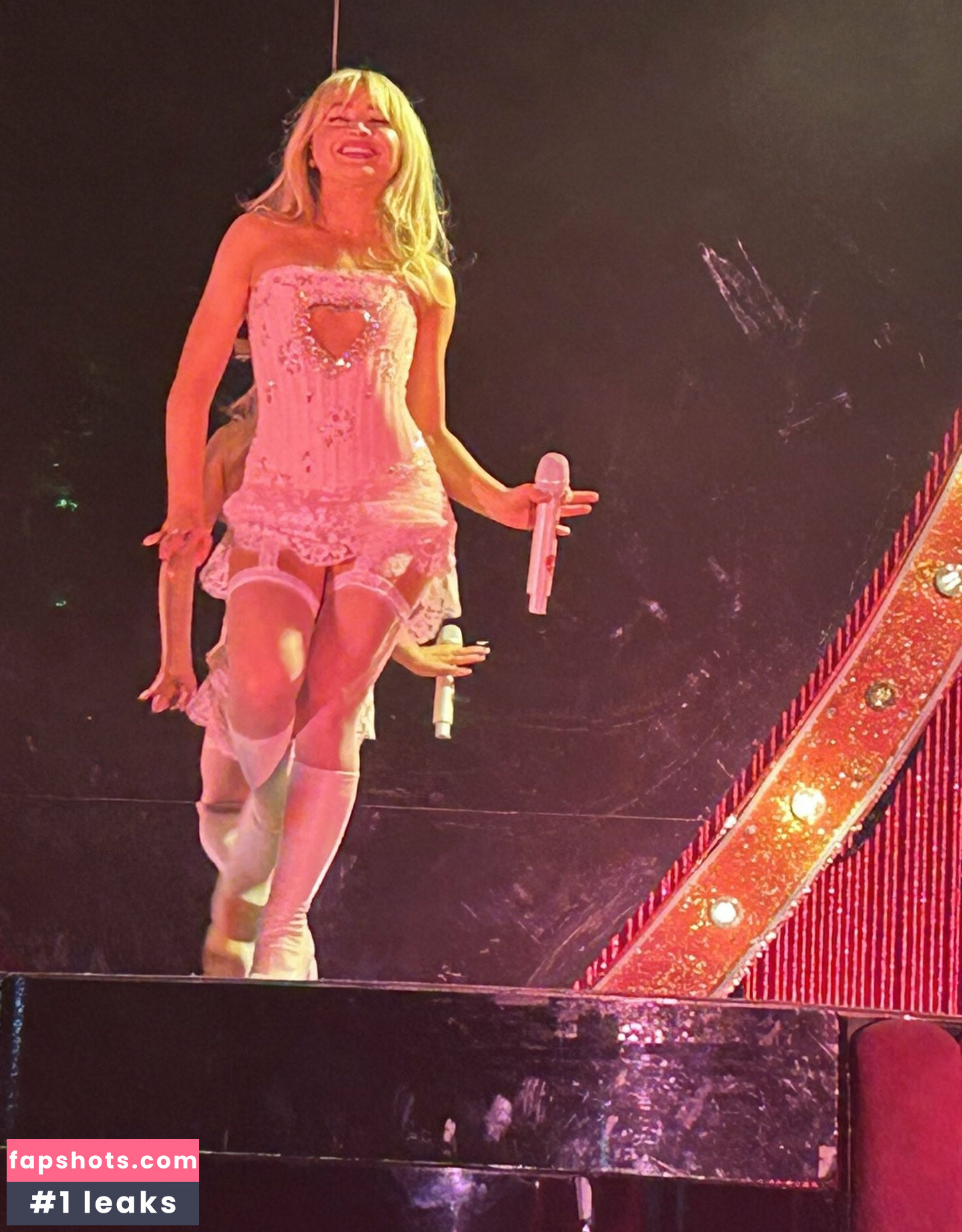 Sabrina Carpenter gallery photo #2600