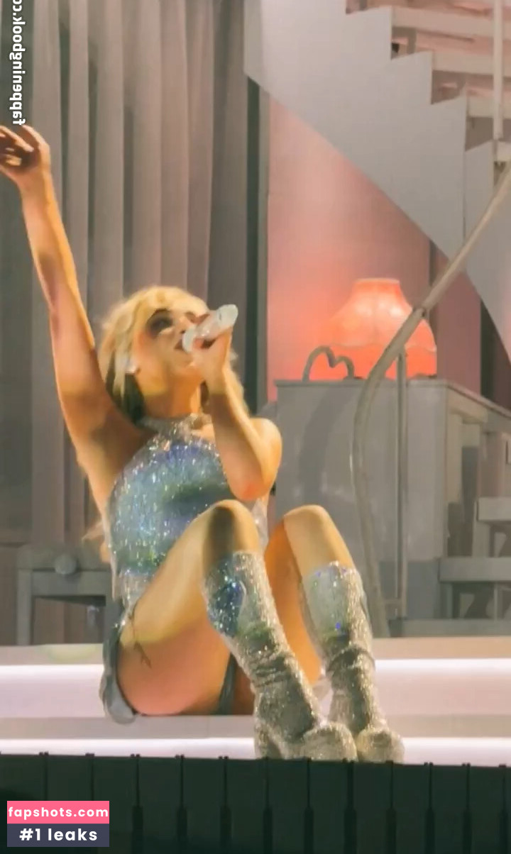 Sabrina Carpenter Filtración Desnuda OnlyFans Foto #588 - Fapshots