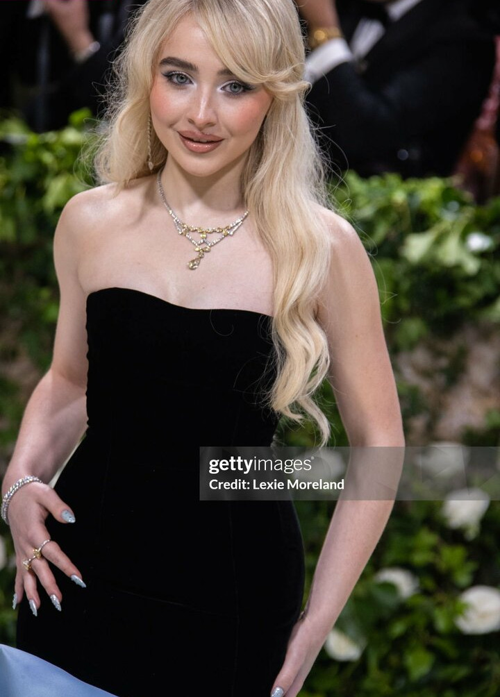 sabrina-carpenter gallery photo #1453