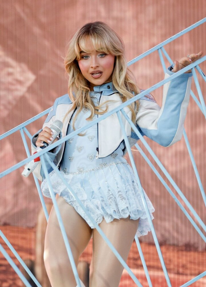 sabrina-carpenter gallery photo #1535