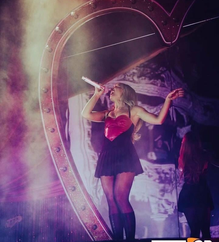 sabrina-carpenter gallery photo #2540