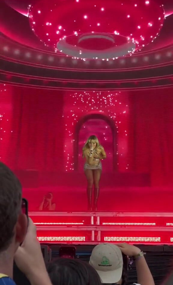 sabrina-carpenter gallery photo #2610