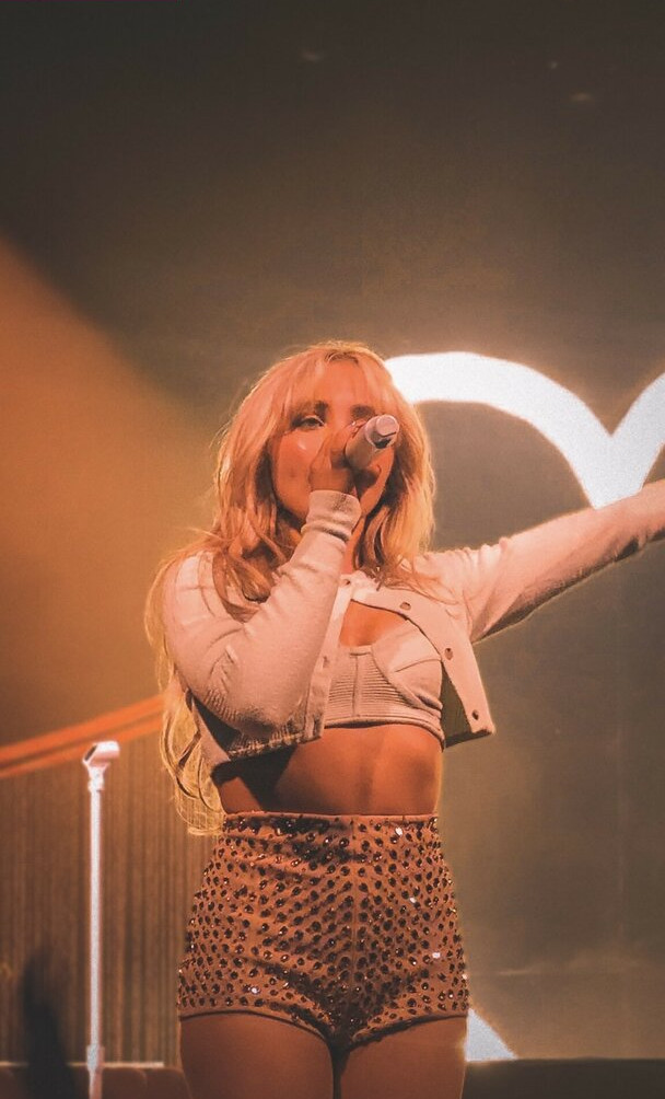 sabrina-carpenter gallery photo #2725