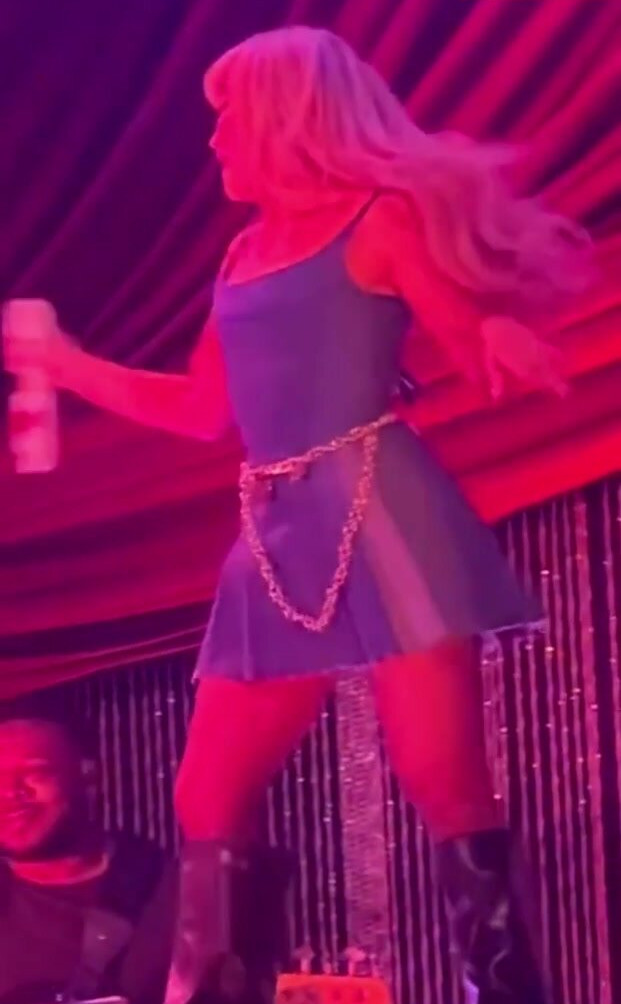 sabrina-carpenter gallery photo #2737