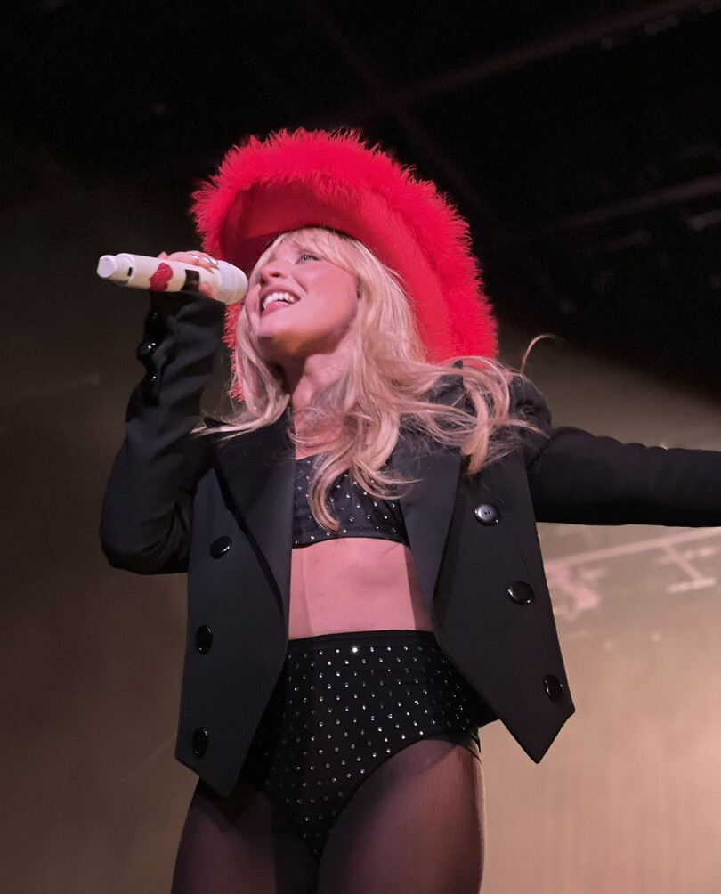 sabrina-carpenter gallery photo #2750