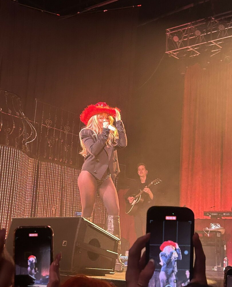 sabrina-carpenter gallery photo #2759