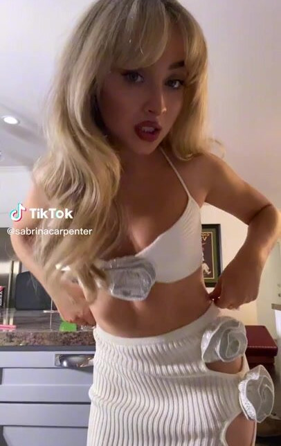 sabrina-carpenter gallery photo #2969